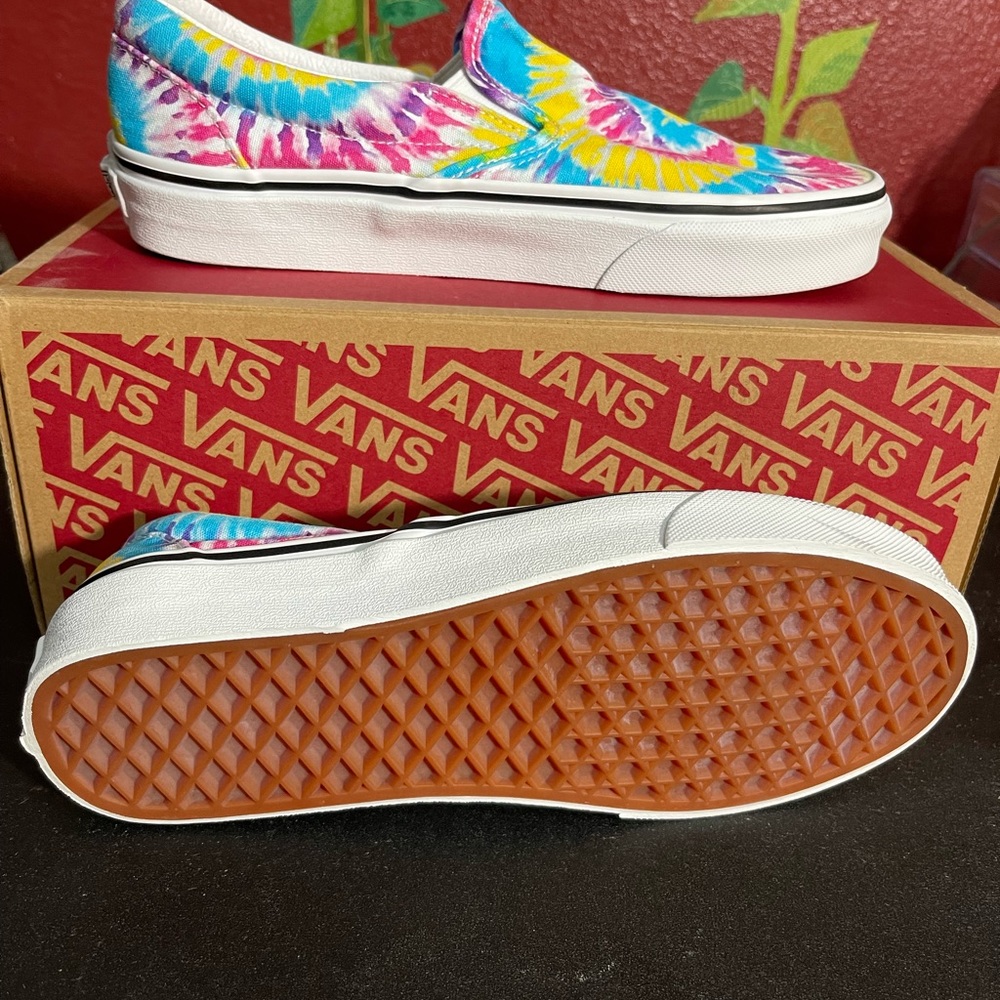 Vans - Picture 2 of 4